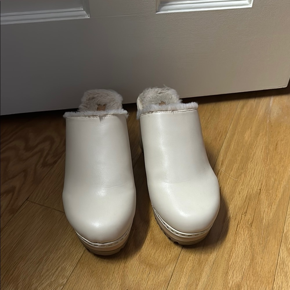 Women's Cream Slip-On Shoes